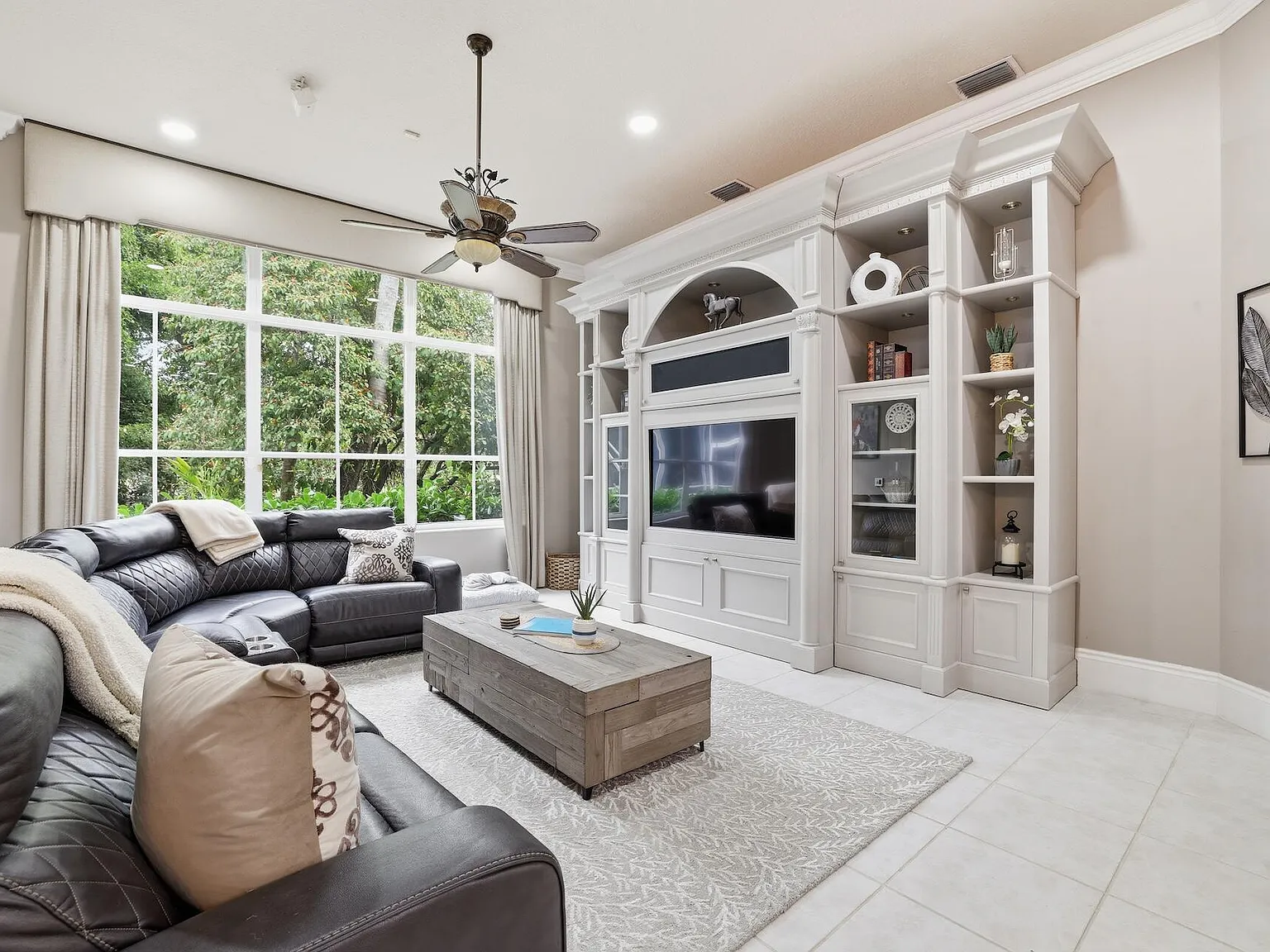 4 bed, 4.0 bath, 3280 sqft, $15,500 — Photo 4