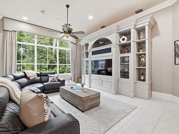 4th image of 856 Forest Glen Ln