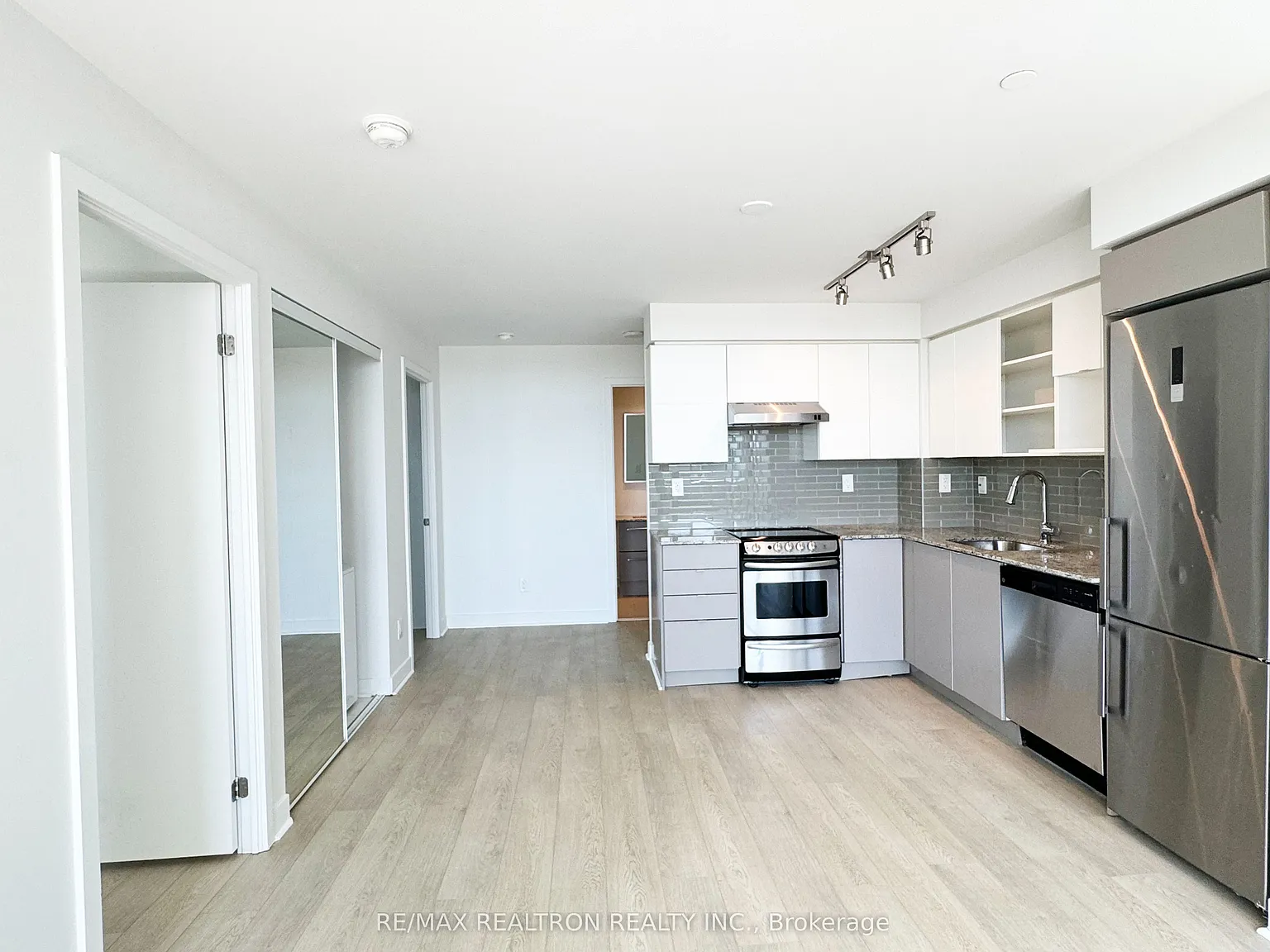 2 bed, $2,500 — Photo 4