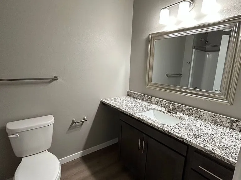 Kraewood Flats - Summer Rent Special through July 31 2026 — Photo 55