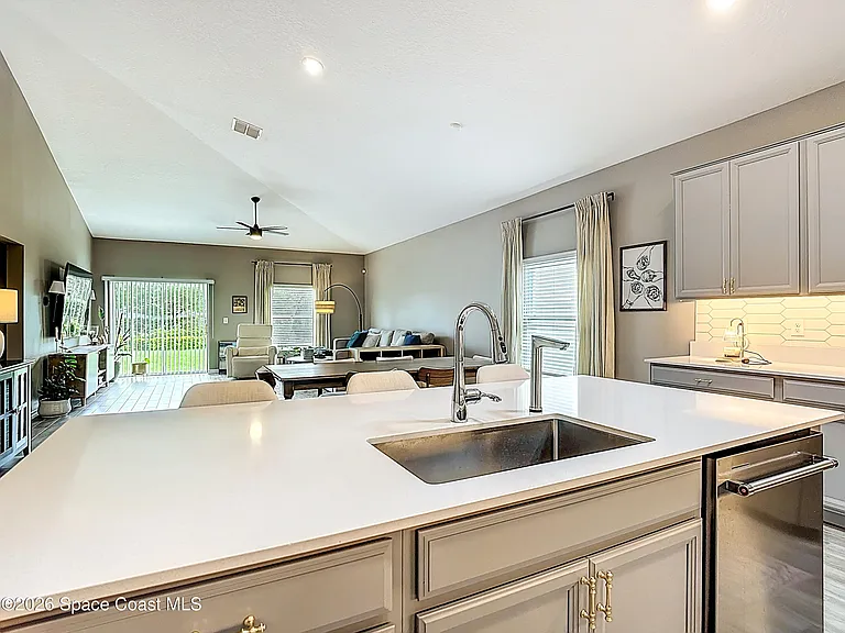 4471 Holstein St — Photo 10