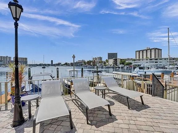 3rd image of 100 Golden Isles Dr APT 810