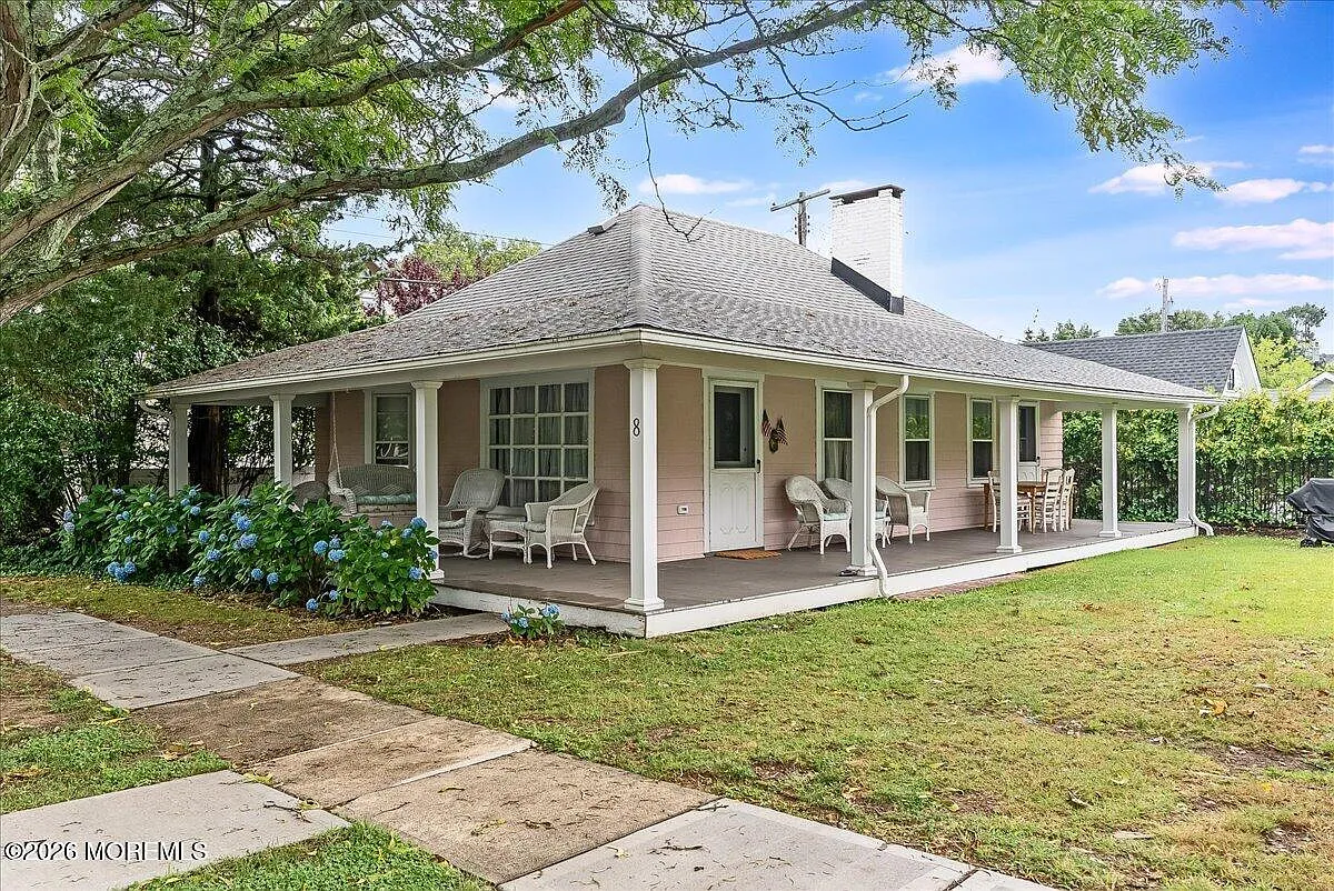 3 bed, 884 sqft, $3,500 — Photo 3