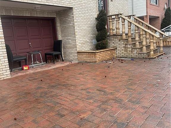 4th image of 359 Netherland Ave