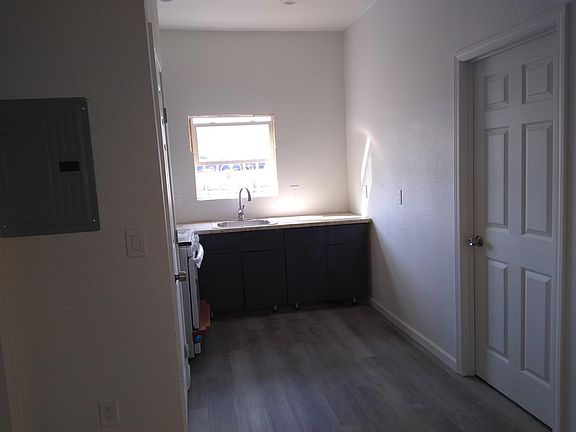 2nd image of 209 E Park St