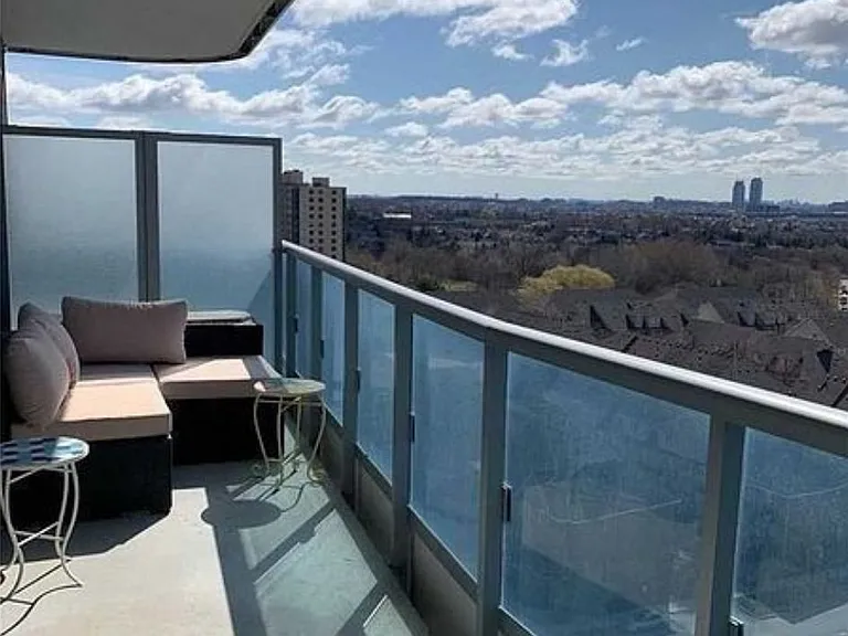 7161 Yonge St #817 — Photo 4