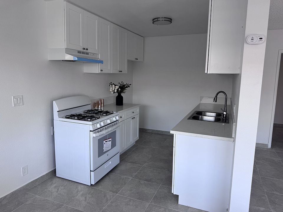 1st image of 14413 Kittridge St #3
