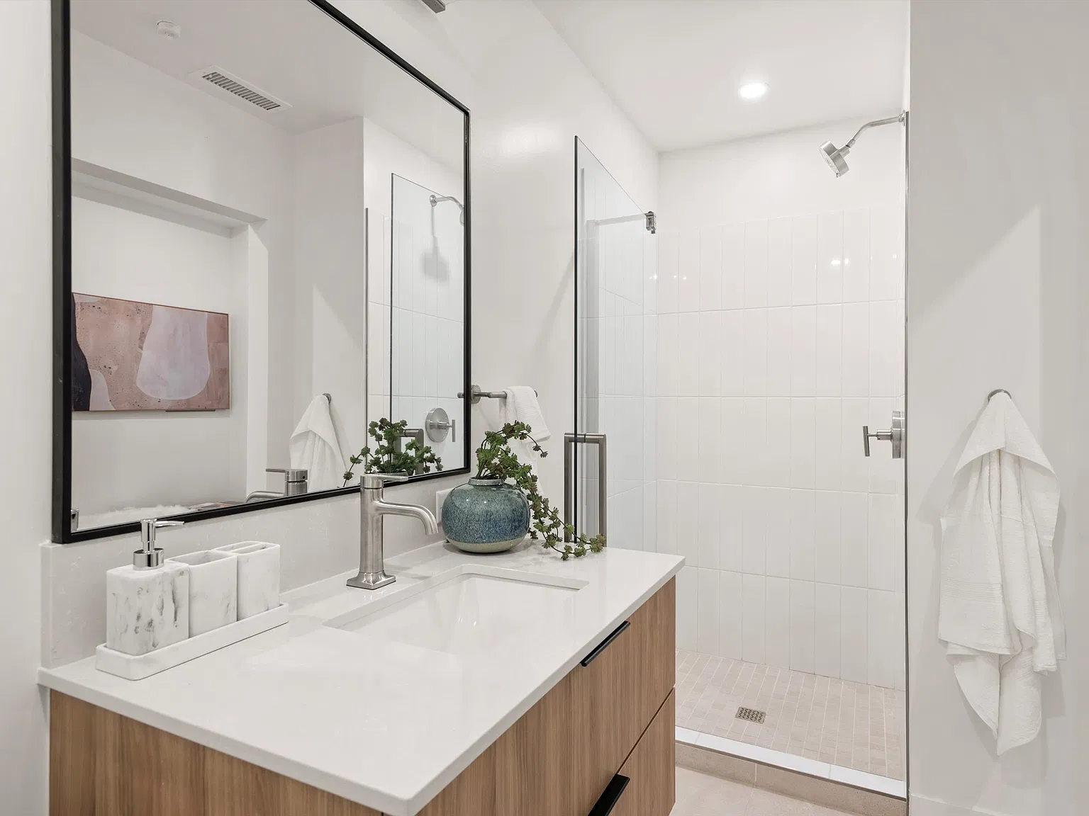 Studio, 335 sqft, $2,900 — Photo 3