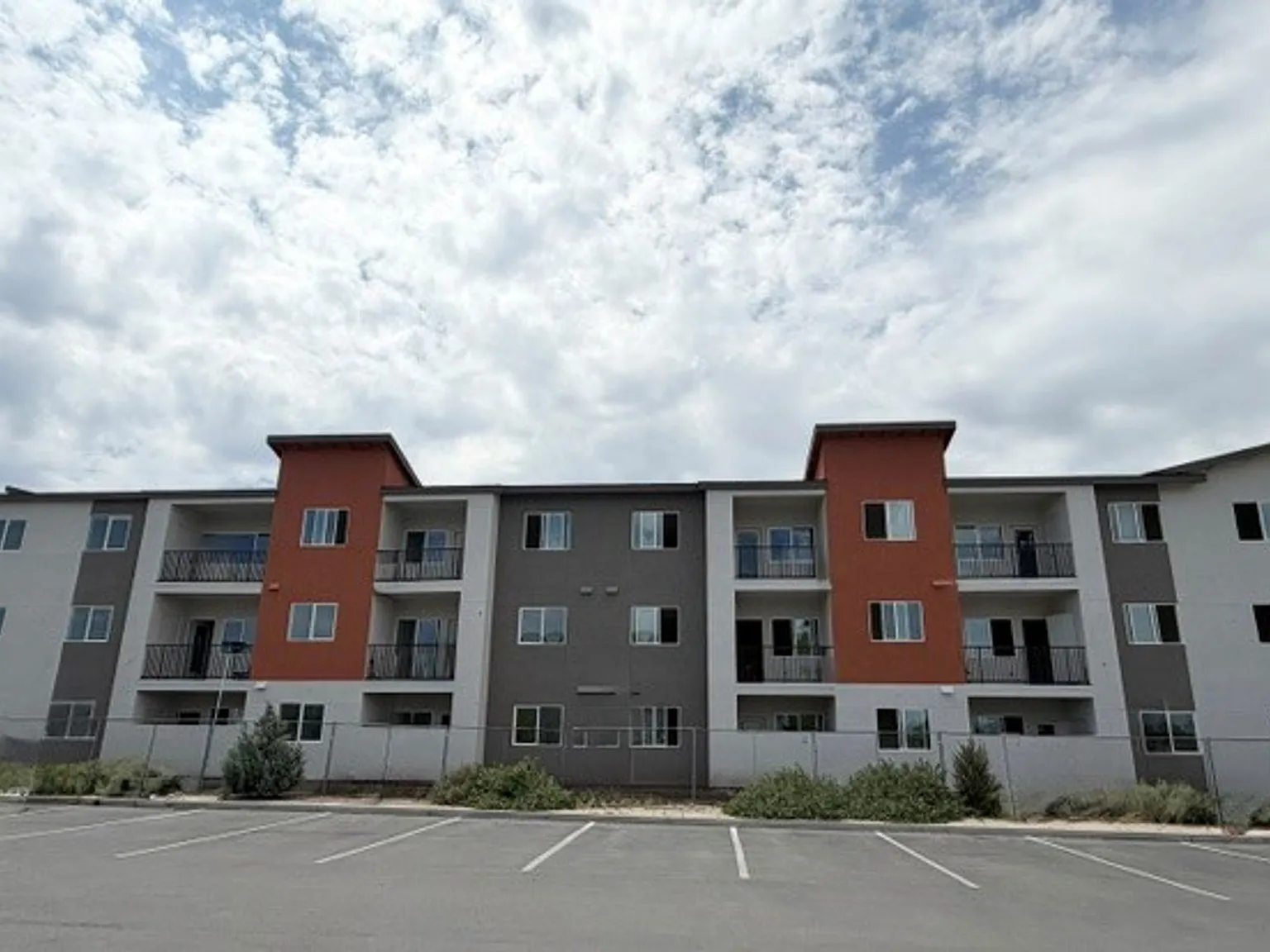 Arrowleaf Apartments — Photo 1