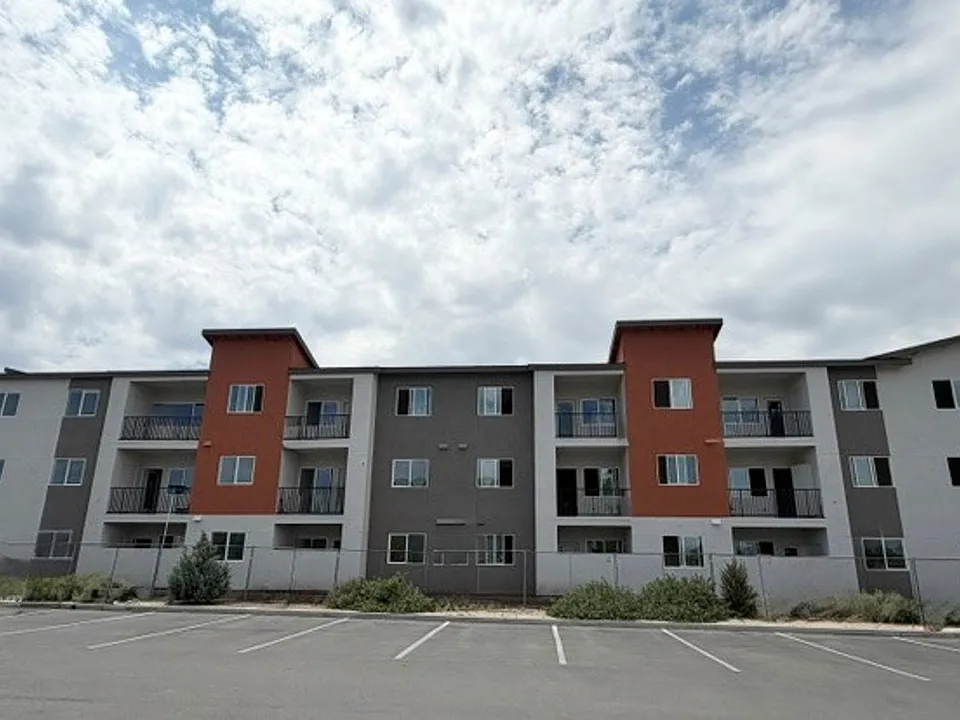 Arrowleaf Apartments