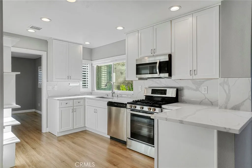4 bed, 2.5 bath, 2157 sqft, $5,100 — Photo 4