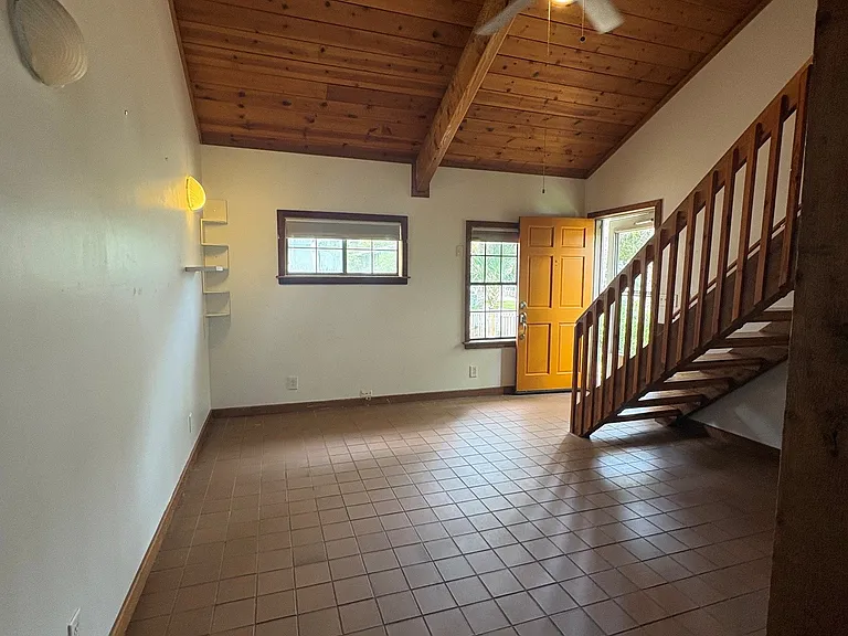 122 Beach Ave — Photo 8