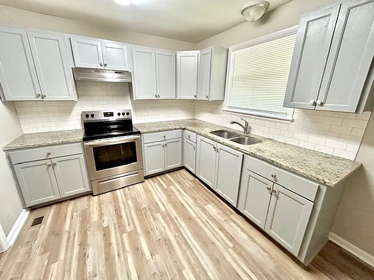 3902 Lakeview Dr — Photo 8