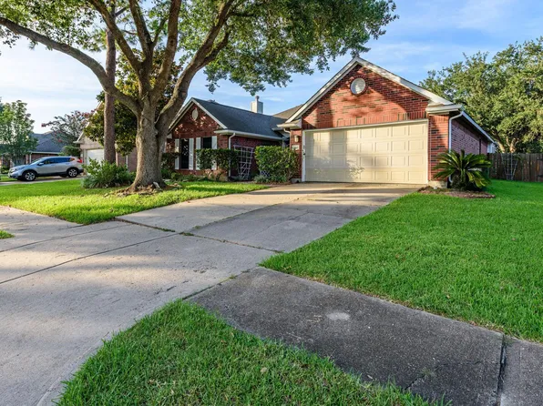 1819 Castle Oaks Dr, Pearland, TX 77581