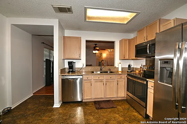 16426 Alwick Ln — Photo 10