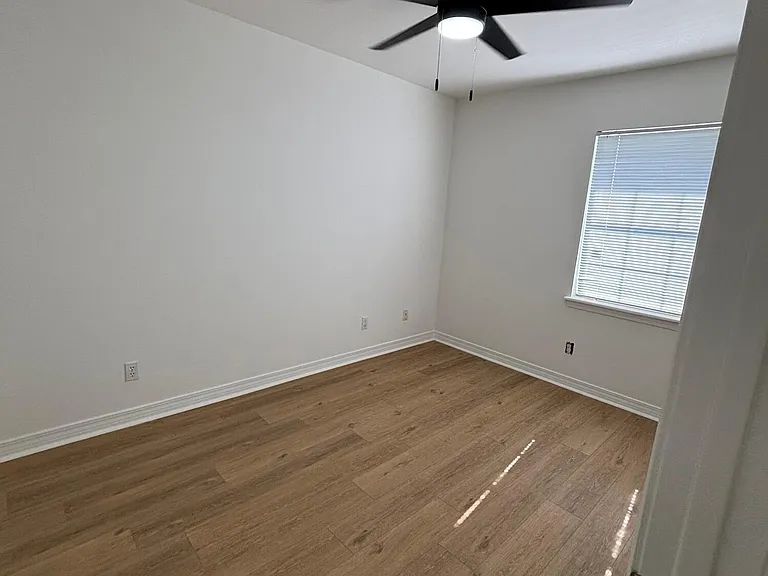 5402 Gex Dr — Photo 7