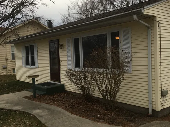 510 S Plum St, Carlinville, IL 62626