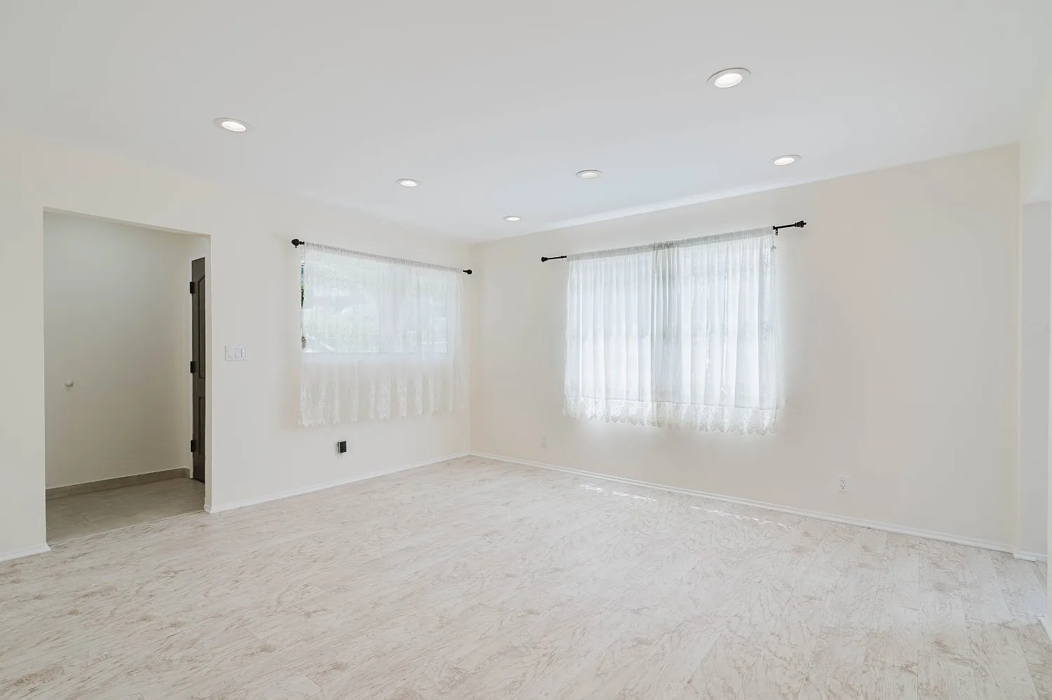 3 bed, 1280 sqft, $4,000 — Photo 4