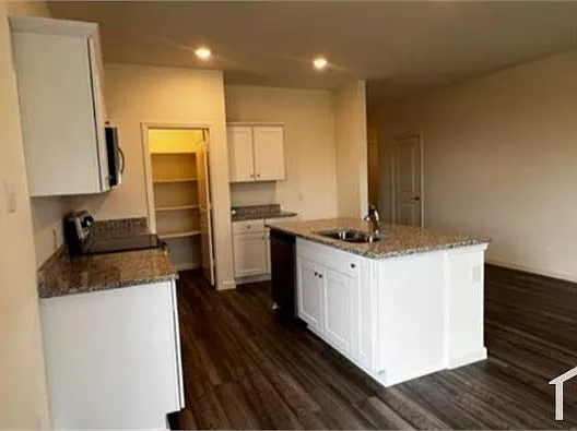 5 bed, 2300 sqft, $3,500 — Photo 1