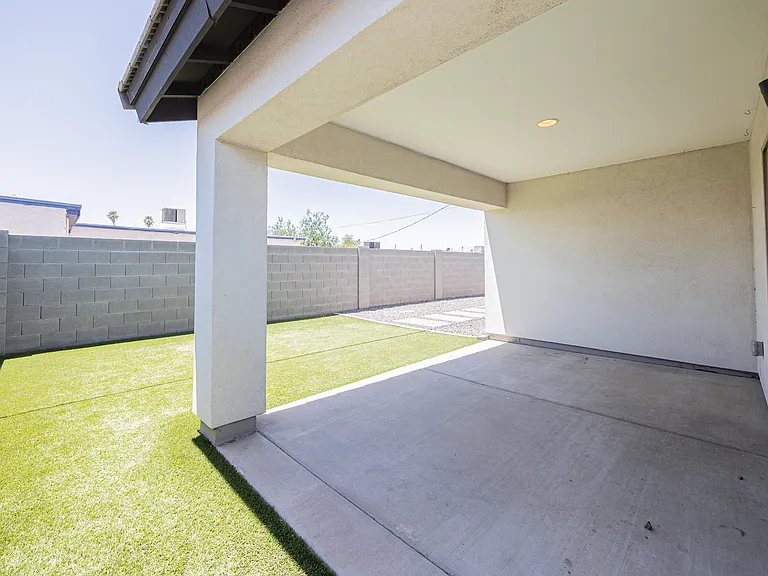 2547 E Illini St — Photo 24