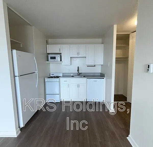 Tower on Franklin - 311 W Franklin St — Photo 9