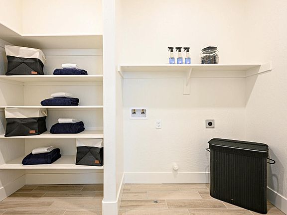 Laundry (Model home)