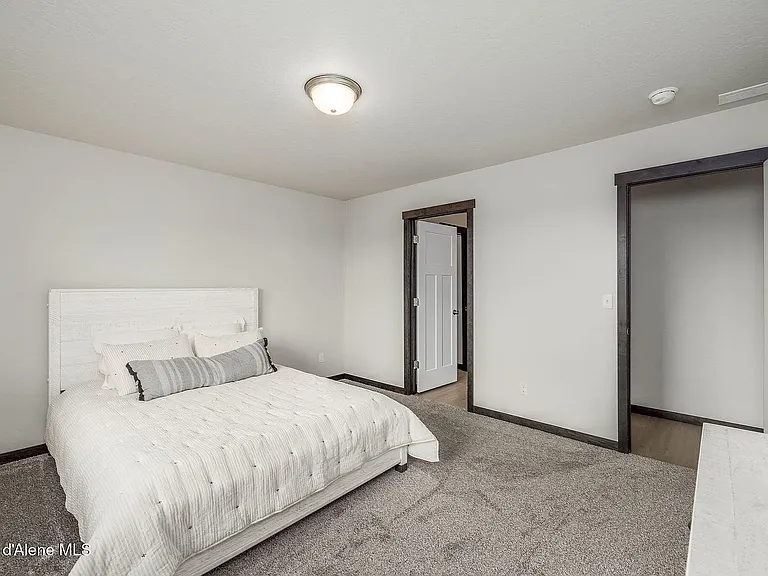 6407 W Bowmore Ln — Photo 8