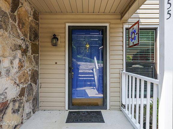 3rd image of 155 Hendrix Dr