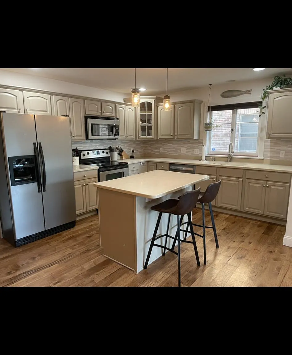 4 bed, 2800 sqft, $3,500 — Photo 3