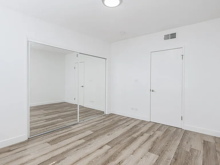 7918 Reseda Blvd — Photo 42