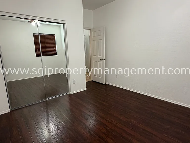 1243 E Walnut Rd — Photo 13