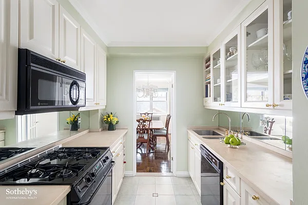 Sold by Sotheby's International Realty | media 4