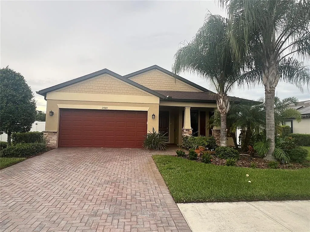 3 bed, 2.0 bath, 1955 sqft, $2,200 — Photo 1