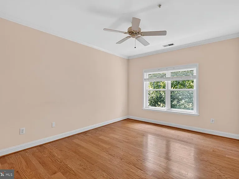 2111 Ganton Grn #208E — Photo 16