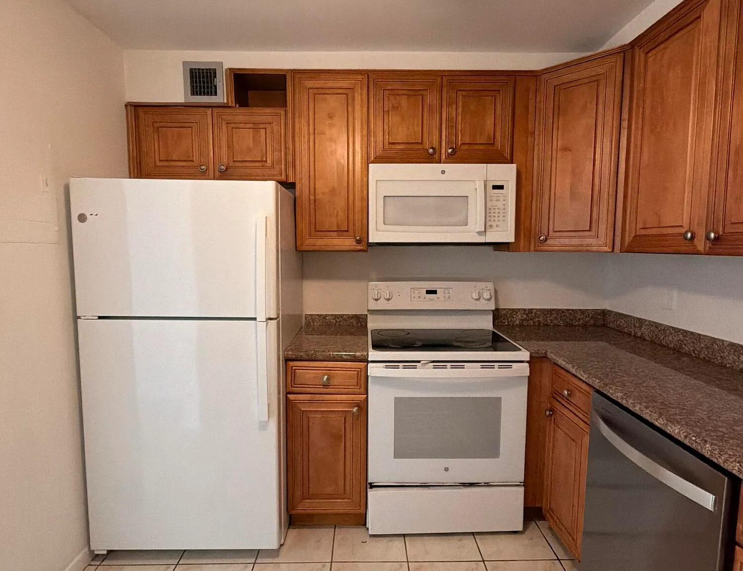 3 bed, 2.0 bath, 1286 sqft, $2,700 — Photo 4