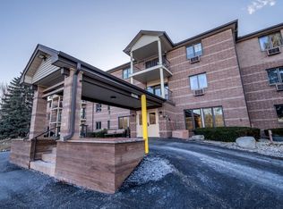 530 N Silverbrook Dr UNIT 123, West Bend, WI