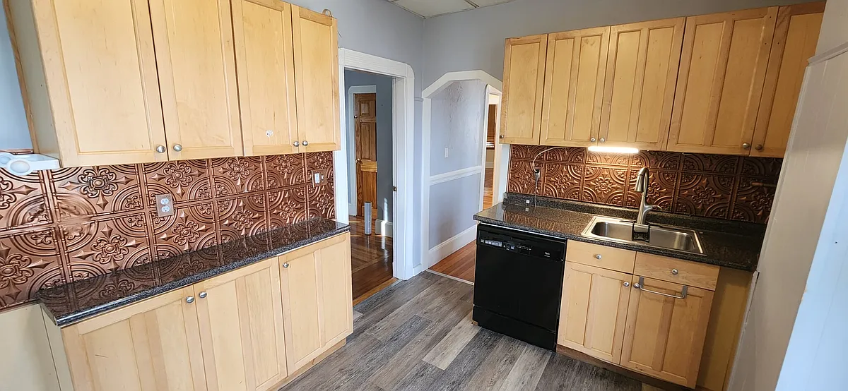 Building Photo - 541 Bennington St #3