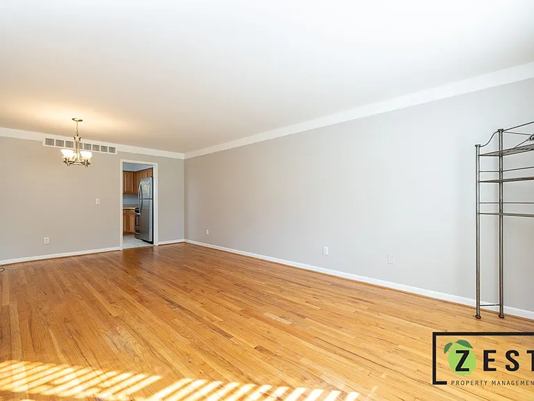 415 Fox Hills Dr N — Photo 7