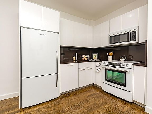 3rd image of 212 W 91st St APT 1101