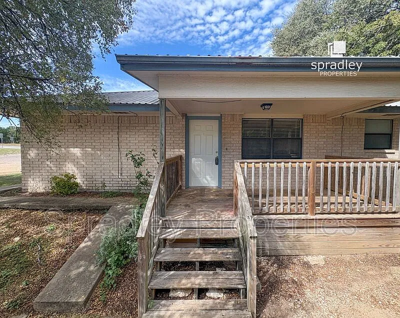 3 bed, 2.0 bath, 1170 sqft, $1,350 — Photo 1