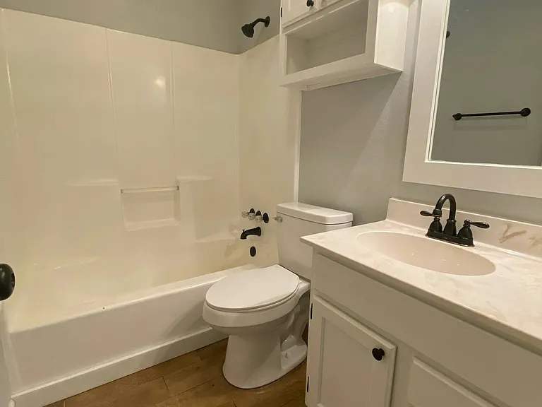 25 Dallas Ln #B — Photo 2