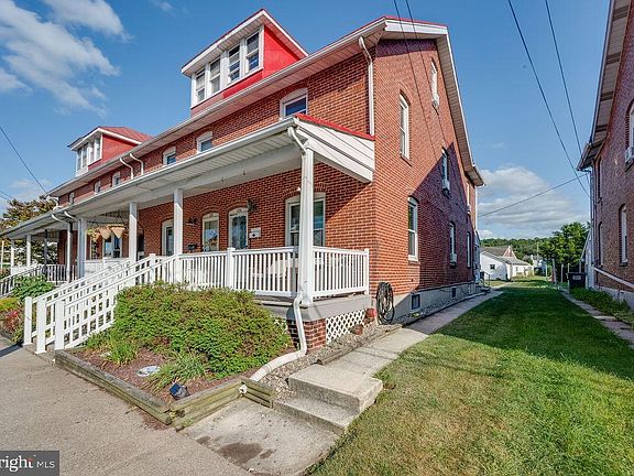 4th image of 130 W Poplar St