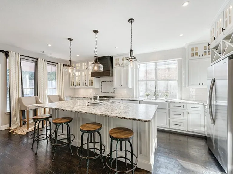2718 View Mdw — Photo 8
