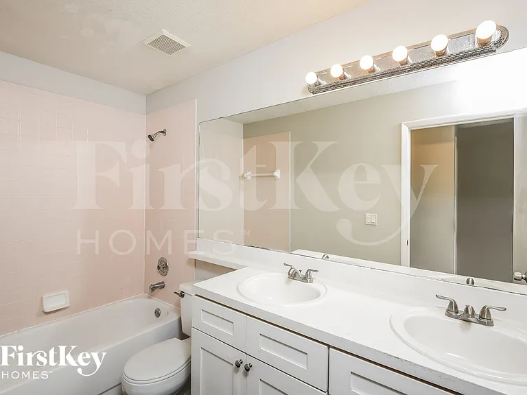 2738 Springfield Dr — Photo 14