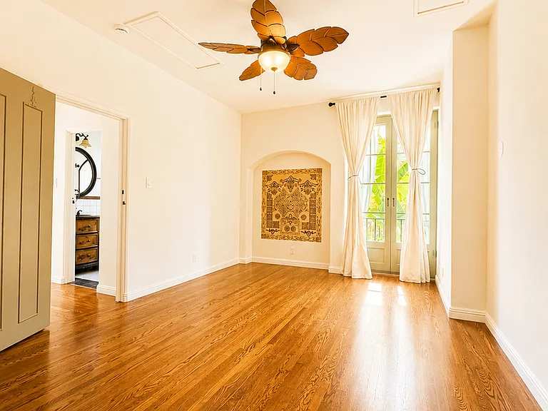 8225 Fountain Ave (Patio Del Moro) — Photo 20
