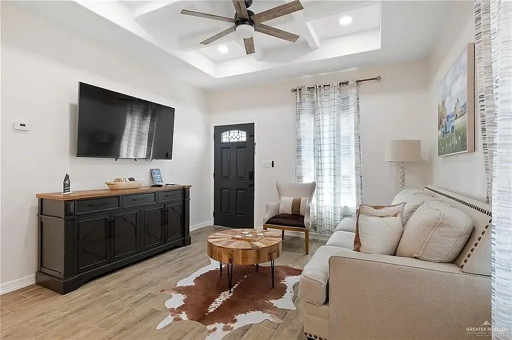3 bed, $1,275 — Photo 3