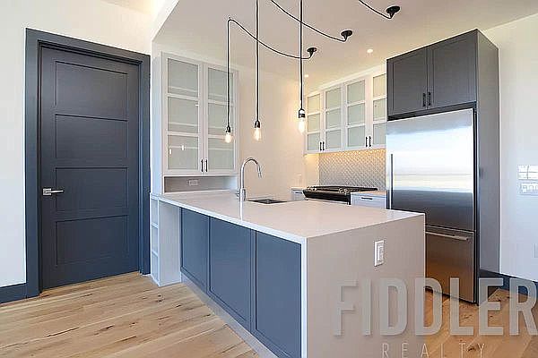 1st image of 10 Montieth St #700