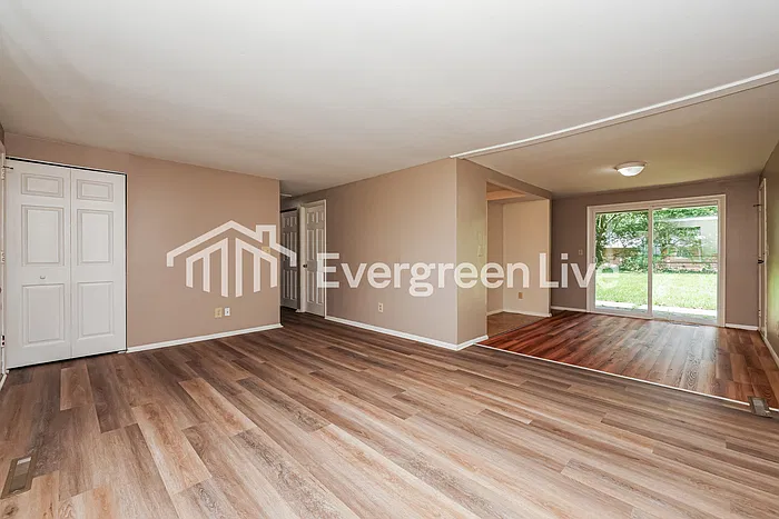 3 bed, 2.0 bath, 1068 sqft, $1,345 — Photo 4