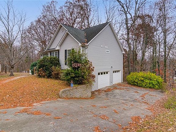 3rd image of 1005 Kings Meadow Dr