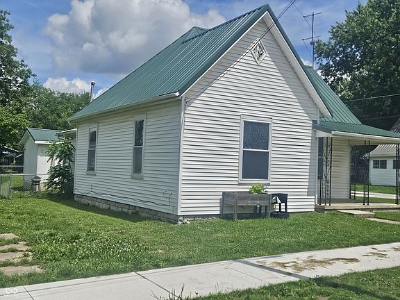 5th image of 104 W Poplar St